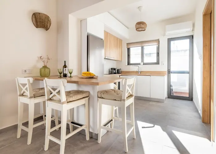 Irene\'S Sunny Apartment